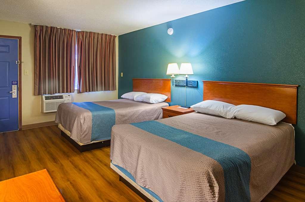 Hotel 6 Downtown - Convention Center Portland