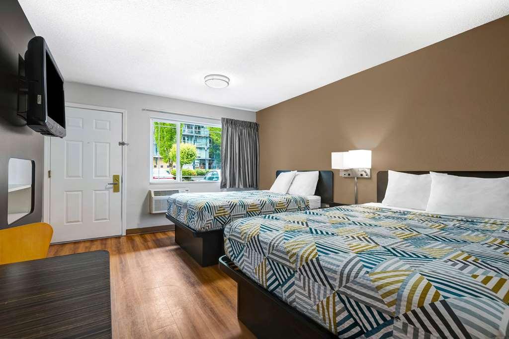 6 Downtown - Convention Center 2*