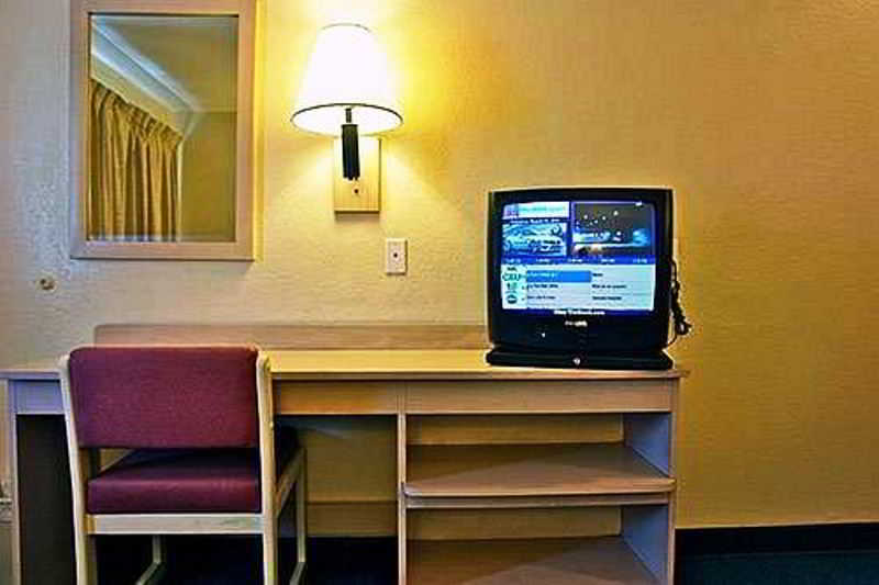 6 Downtown - Convention Center Hotel 2*