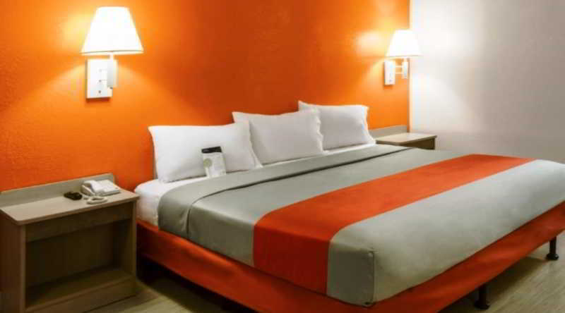 6 Downtown - Convention Center 2* Portland