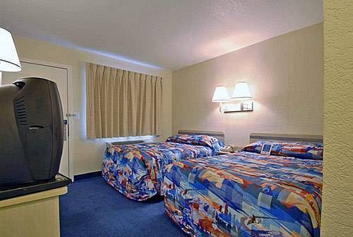 Hotel 6 Downtown - Convention Center